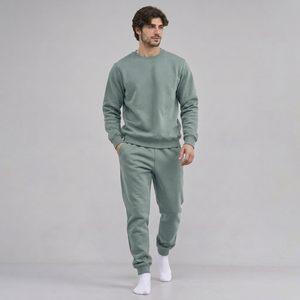 Fabricante de Conjuntos Deportivos para Hombre con Diseños de Mangas Raglán, Pantalones Coordinados y Selección de Color Personalizada - Product Image 4