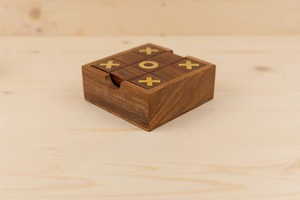 Jeu de Tic Tac Toe en bois artisanal, personnalisable, durable, écologique, portable, jeu de stratégie familial, décoratif, café - Product Image 4