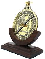 Plaque moderne Art Déco en laiton plaqué or de luxe, avec support en bois, thème Astrolabe, style Nautique Antique, pour la Fête Nationale, décoration intérieure