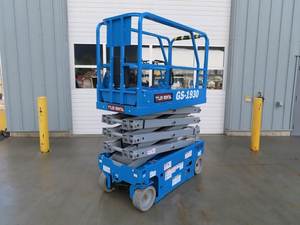 รถยกกรรไกรไฟฟ้า Industrial Genie GS-1930 แบบดีเซล ยกสูงสุด 10 เมตร ดีไซน์กะทัดรัด รับน้ำหนักได้ 1000 กิโลกรัม สำหรับใช้งานภายในอาคาร - Product Image 1