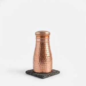 Jarra de agua de cobre martillado con tapa, diseño tradicional, recipiente portátil para bebidas para uso doméstico. (cobre puro certificado) - Product Image 1
