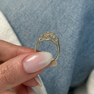 Anillo de Compromiso y Boda con Diamante Cultivado en Laboratorio, Corte Ovalado, 1.50 Quilates, Oro Amarillo de 14k, Joyería para Regalo - Product Image 3