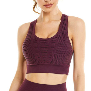 Conjunto de yoga ligero y cómodo para mujer, ideal para entrenamiento y ejercicio en el gimnasio. - Product Image 4