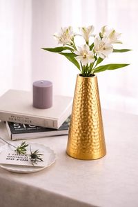 Vase à fleurs en métal martelé doré fait main, centre de table décoratif haut pour la maison, le salon, la salle à manger, le bureau, la décoration de mariage - Product Image 3