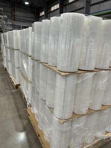 Fabricant de palettes moulées Rouleau à main LLDPE Matériau PE Film étirable Film étirable Film étirable au VietNam - Product Image 5