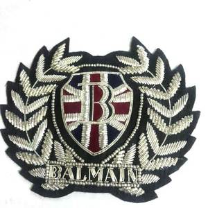 Insignias de alfiler de seguridad de encaje de alambre de oro 3D de calidad premium, duraderas, a la moda, con color y tamaño personalizados, bordadas, servicio OEM, tela de lona - Product Image 2