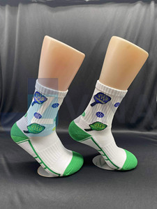 Chaussettes de sport en coton de qualité supérieure, personnalisées avec logo, pour jeunes, hommes et femmes, épaisseur standard, pour pickleball, basketball, football, tennis - Product Image 2