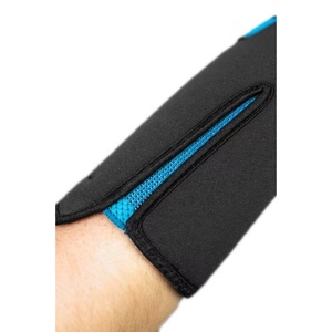 Guantes de Portero de Fútbol de Neopreno Negro y Azul con Diseño Personalizado, Látex Alemán de 4mm, Corte Medio, Correa Elástica - Product Image 4