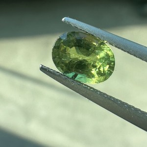 Zafiro de Ceilán verde amarillento natural, piedra preciosa ovalada facetada, zafiro suelto para la fabricación de joyas al por mayor. - Product Image 1