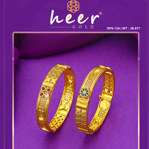 Bracelets en or traditionnels élégants avec motifs floraux complexes et accents de pierres précieuses, parfaits pour les mariages et les occasions festives. - Product Image 2