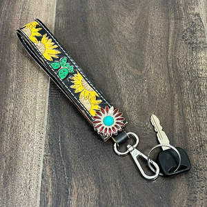 Nouveau porte-clés en cuir de vachette véritable de style occidental, fait main, avec motif floral et fermoir métallique, pour femmes - Product Image 4