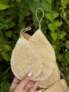 Tampons exfoliants en loofah naturel biologique, utilisation corporelle, taille personnalisée, éponges de bain et de cuisine, tampons plats en luffa, service d'emballage OEM au Vietnam - Product Image 5