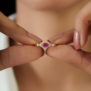 Anillo Apilable Minimalista de Oro Amarillo Puro de 14K con Rubí y Diamantes Engastados en Bisel, el Más Hermoso y Moderno para Chicas, Regalo de Graduación, Joyería - Product Image 2