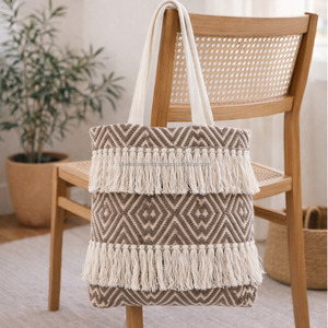 Sac fourre-tout bohème en coton indien durable à motif losanges marron, sac à bandoulière élégant d'été avec franges blanches - Product Image 4