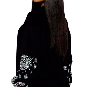 เสื้อยืดแขนยาวสีดำสำหรับผู้หญิง พิมพ์ลายเพสลีย์ สตรีทแวร์ ผ้าคอตตอนผสม สวมใส่สบายทรงหลวม เสื้อเจอร์ซีย์อเมริกันฟุตบอล - Product Image 4