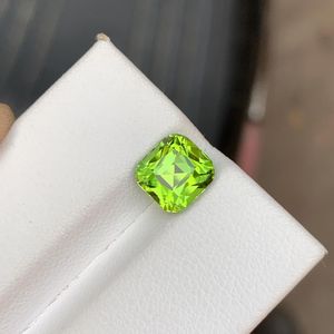 พลอยเพอริดอทดิบธรรมชาติทรงเหลี่ยมสีเขียวคุณภาพพรีเมียมสำหรับทำเครื่องประดับพลอยเพอริดอตอันล้ำค่า - Product Image 2
