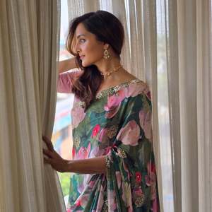 <b>Beautiful</b> Floral Print Saree with Pearls Handwork for Party Wear Featuring Indian & Pakistani Style Clothing - Product Image 5