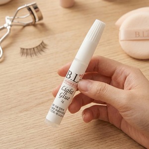 Pegamento de Precisión para Uñas 2g Fórmula UV Ligera Etiqueta Privada Personalizada OEM/ODM Cemento para Puntas de Uñas - Product Image 3