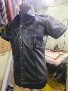 Camisa de cuero de oveja negra personalizada, uniforme fetiche, ropa de calle de moda para hombre, proveedor mayorista OEM de marca privada profesional - Product Image 2