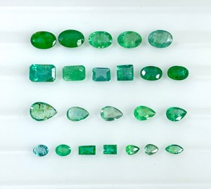 Esmeralda Zambiana 100% Natural, 3x4-6x4mm, Formas Mixtas, 59.65 Quilates, Color Verde Azulado, Gema Suelta para Joyería al Mejor Precio - Product Image 1
