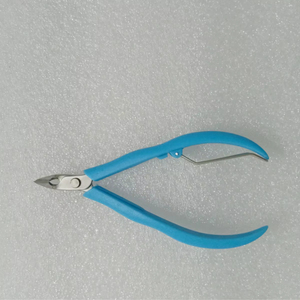Coupe-cuticules professionnel avec manche en plastique, coupe-ongles en acier inoxydable pour manucure et nail art - Product Image 1