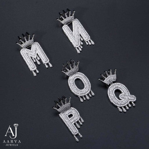 Pendentif Lettre Couronnée en Moissanite, Breloque Initiale Couronne Argentée, Collier Personnalisé pour Chaîne, Bijou Lettre Personnalisée - Product Image 3