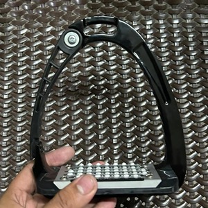 Étriers de sécurité pour chevaux de qualité supérieure, en fer et aluminium, étriers d'équitation anglais légers, accessoires d'équitation pour chevaux - Product Image 4