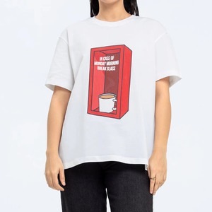 Camiseta Blanca de Cuello Redondo para Mujer con Estampado de Café, Corte Holgado, Casual, Manga Corta, 100% Algodón Jersey - Product Image 1