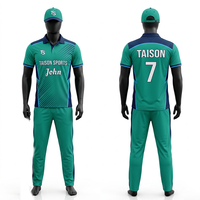 Uniforme de cricket pour hommes, 180 GSM, polyester interlock, beige marine, panneaux latéraux contrastés, sublimation, broderie, impression de logo personnalisée