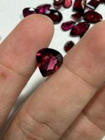 Pierre précieuse naturelle tendance en grenat rouge facetté avec taille coussin pour la fabrication de pendentifs - Prix de gros