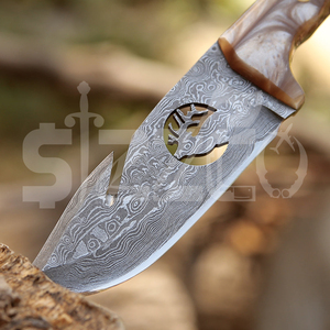 มีดล่าสัตว์ OEM Wirecut Damascus Steel Gut Hook พร้อมด้ามเรซิ่น ใบมีดคงที่ สำหรับตั้งแคมป์ กิจกรรมกลางแจ้ง และพกพาประจำวัน พร้อมปลอกหนัง - Product Image 2