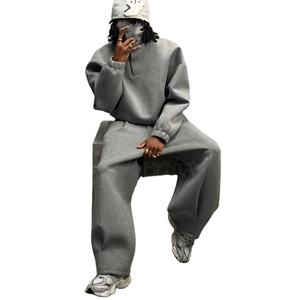 Conjunto de chándal para hombre de invierno personalizado, con sudadera extragrande de cuello alto y capucha de felpa gruesa, y pantalones de chándal de felpa francesa, corte holgado - Product Image 1