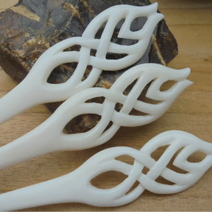 Varita para el Cabello de Hueso Pulida a Mano |   Pasador de Pelo Clásico Natural - Product Image 1