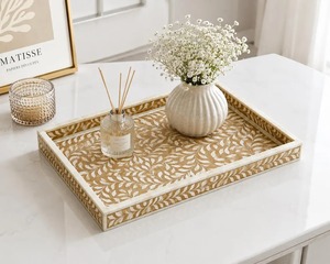 Bandeja de servir con incrustaciones de hueso fabricada en India, con diseño de mosaico hecho a mano y acabado elegante para uso en el hogar, restaurantes y hoteles, en venta. - Product Image 1