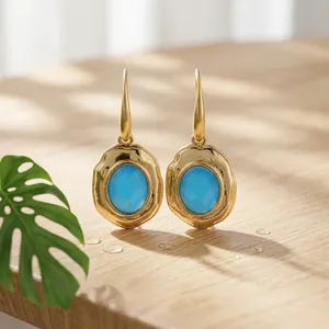 ต่างหูห้อยประดับพลอยบลูแคลซิโดนีทรงรีเหลี่ยมเพชรพลอยชุบทอง 18k พร้อมตัวเรือนแบบคอลเล็ต เหมาะสำหรับเป็นของขวัญ - สำหรับใส่ไปงานปาร์ตี้ - Product Image 5