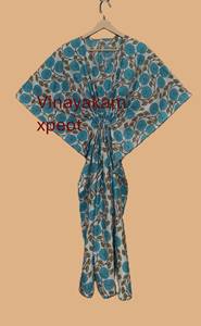 Vestido Midi Floral Transpirable de Alta Calidad, Ecológico y Hecho a Mano para Mujer, con Estampado Artístico de Girasoles en Azul Turquesa - Product Image 4