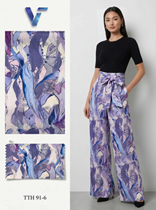 Tissu satiné imprimé floral TTH 91-7, 100% polyester, tissé léger, 150/160 cm, respirant, 60 GSM, matière pour pantalons pour femmes - Product Image 3