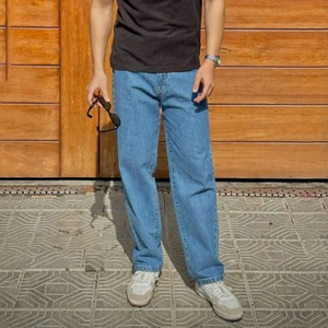 Jean en denim 100 % coton OEM personnalisé pour homme, coupe droite, délavé, avec logo brodé, bleu/bleu foncé, pantalon large et ample - Product Image 2