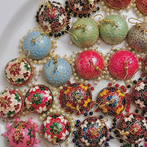 Pendientes de latón Meenakari, hechos a mano, estilo tradicional Jhumka, para mujer, estilo indio, regalo de boda, alta calidad, Ramadán, San Valentín - Product Image 1