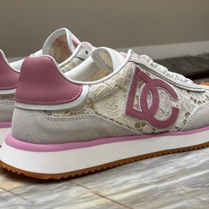 Chaussures décontractées de luxe à semelle plate pour femme, style marche, avec détails de découpe en dentelle exclusifs aux designers - Product Image 3