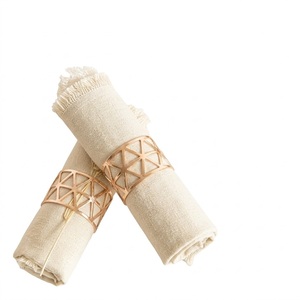Lot de 6 Anneaux de Serviette Classiques en Métal Doré Géométrique – Écologiques, Personnalisables et Réutilisables pour Décoration de Table à Manger - Product Image 1