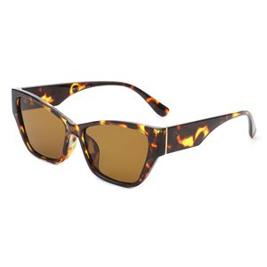 Lunettes de soleil œil de chat rétro pour femmes - Product Image 4
