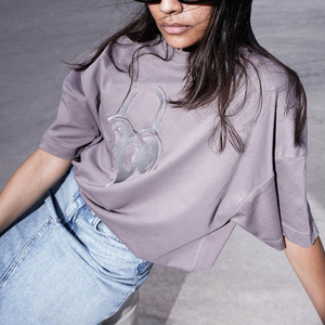 Camiseta de Algodón Bordada de Lujo para Mujer, Corte Holgado, Estilo Casual Moderno, Ropa de Calle, Moda de Verano - Product Image 1