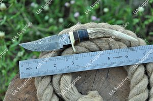 Cuchillo de Supervivencia EDC de Acero Damasco Forjado a Mano con Mango Ergonómico de Cuerno de Ciervo y Latón, Funda de Cuero, Cuchillo de Camping Afilado como una Navaja - Product Image 2