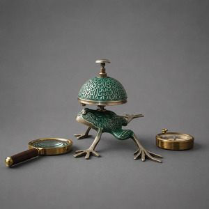 Cloche de bureau artisanale en laiton en forme de grenouille, finition verte, décorative, pour la maison, le bureau ou la décoration de table - Product Image 5