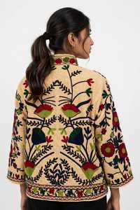 Veste en coton écologique brodée de fleurs avec col montant et fermeture à points ouverts, style hiver Prairie Chic, vêtements d'extérieur pour femmes - Product Image 4