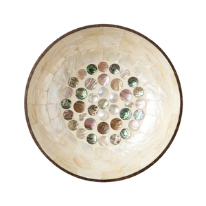 Bol en coquille de noix de coco avec motif gravé, matériau éco-responsable, surface polie élégante pour la décoration de cuisine - Product Image 2