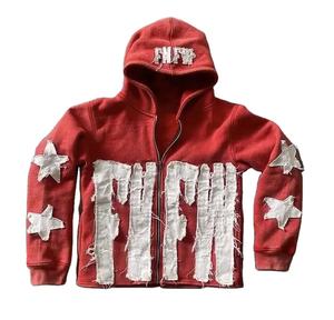 Sudaderas con capucha de gran tamaño rojas para hombre con parches de socorro. - Product Image 1