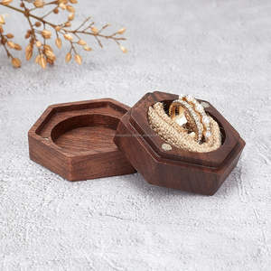 Caja de madera clásica de lujo para el hogar Hotel restaurante productos de tendencia caliente para boda caja de anillo sostenible para boda - Product Image 5