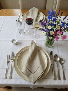 Serviettes en tissu faites à la main en gros, carrées, en lin naturel, avec ourlet festonné, lavables en machine, durables, pour la maison, l'hôtel et les événements - Product Image 3